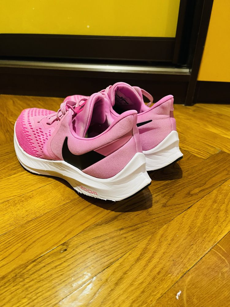 Кроссовки Nike  размер 39