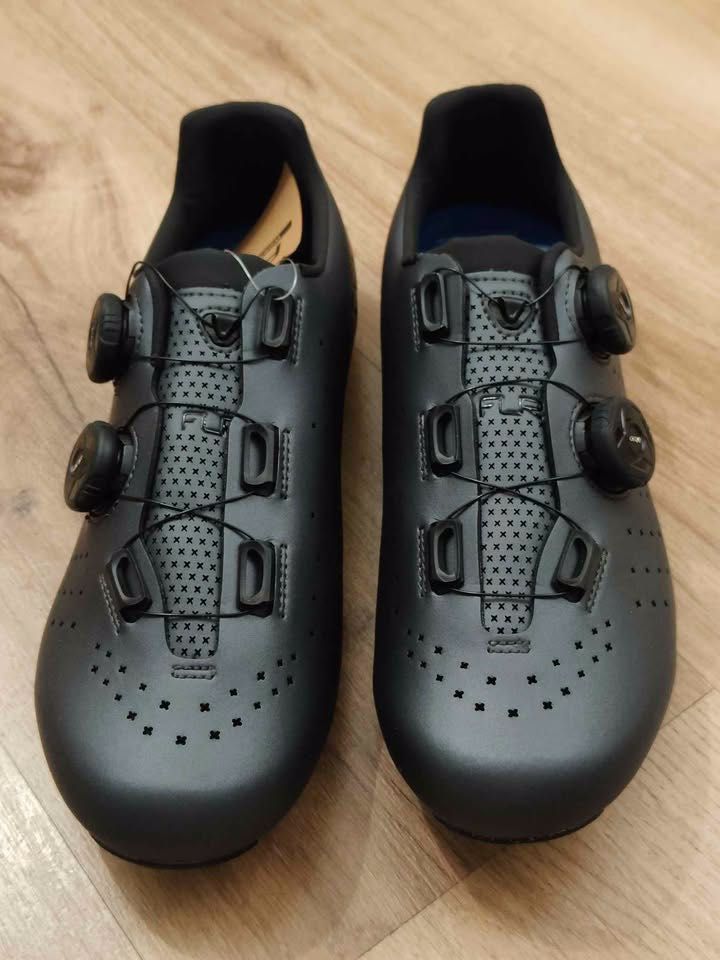Sapatos de Ciclismo Profissionais FLR F-9 Carbon