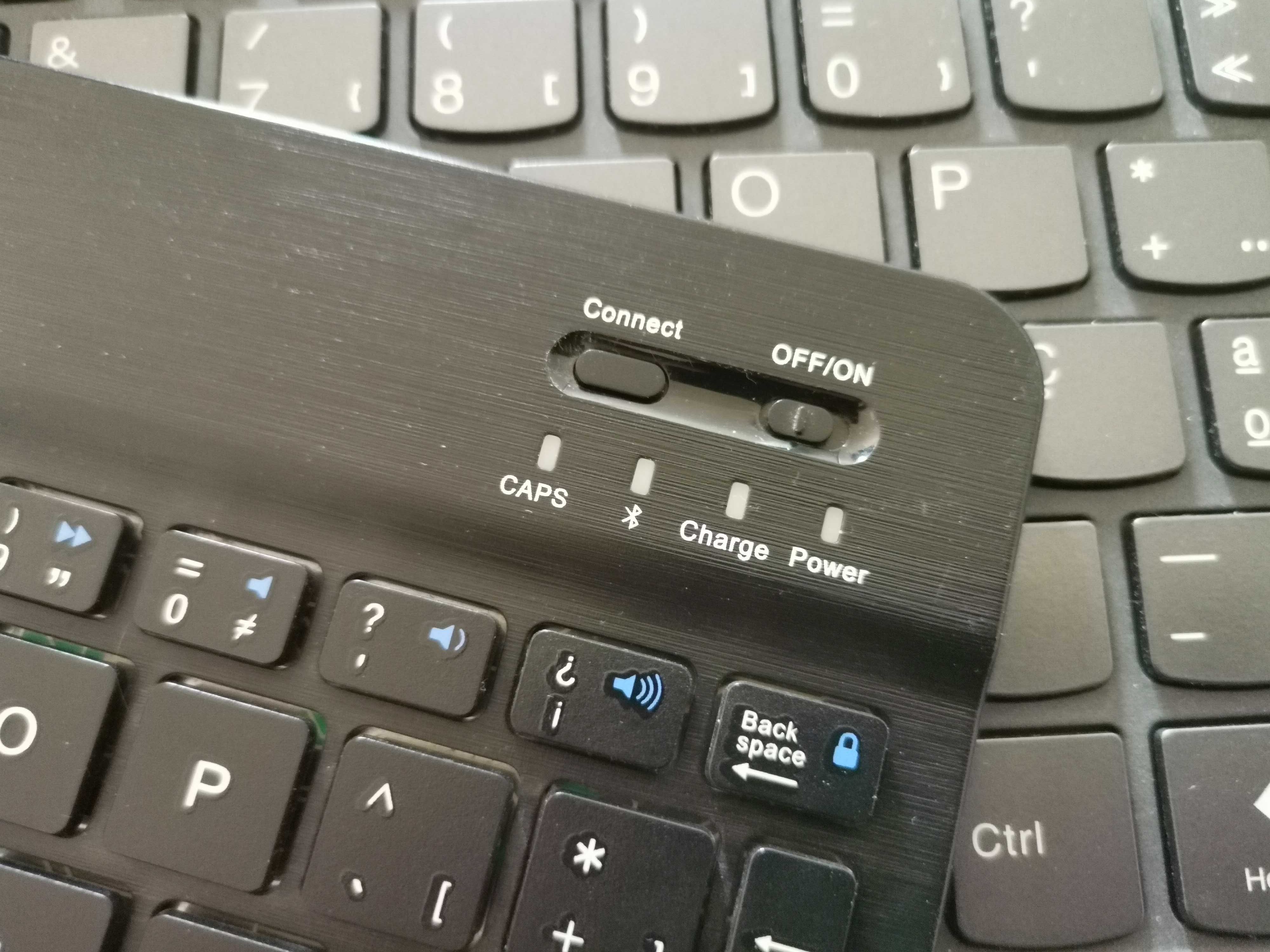 Teclado Bluetooth - bateria em excelente estado