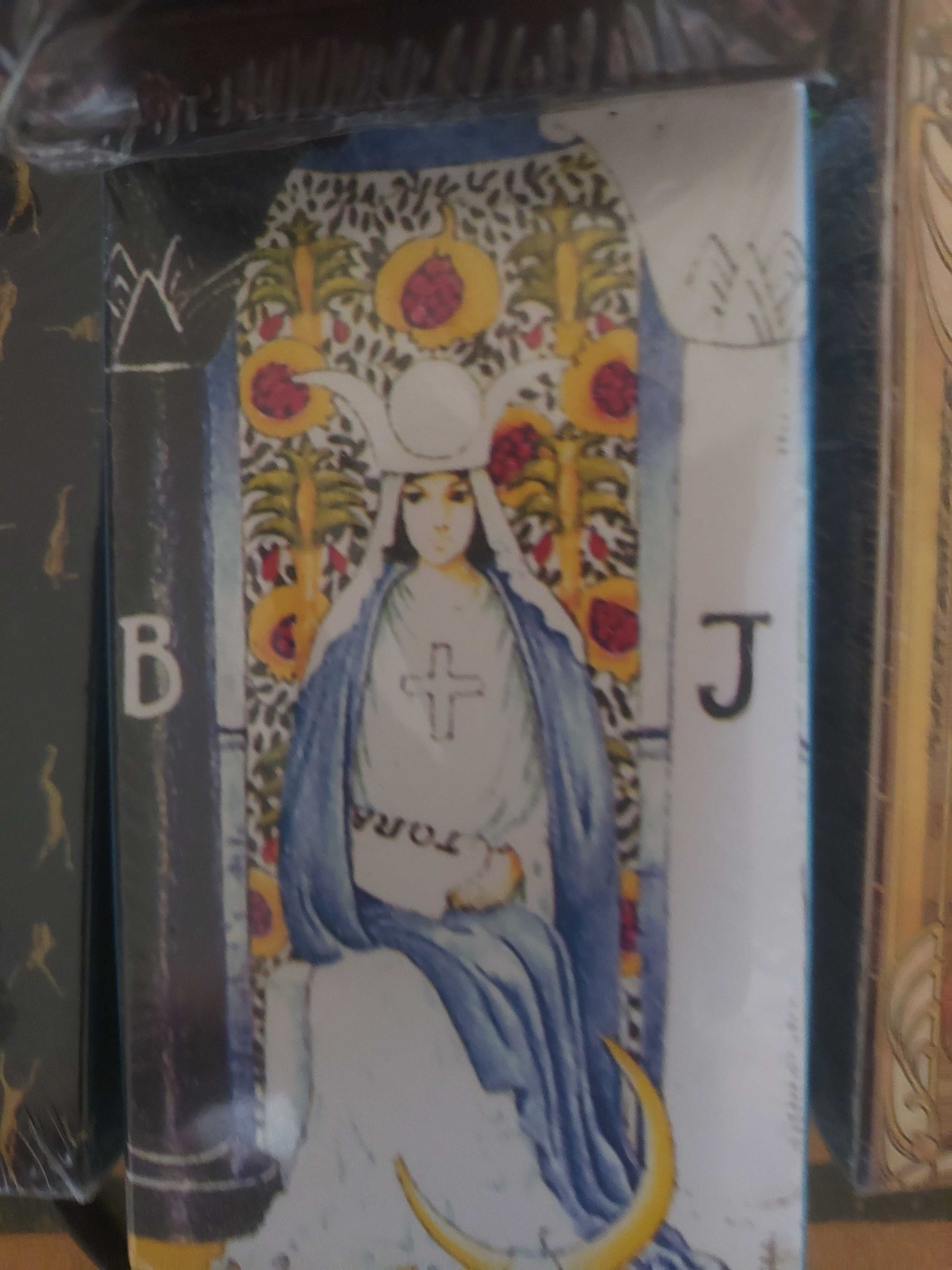 O REI DOS TAROTS. vendo a 8 cada euros os baralhos  FOTOS. SELADOS