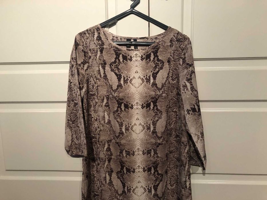 vestido beije com estampado tigreza muito original  MANGO tamanho  S