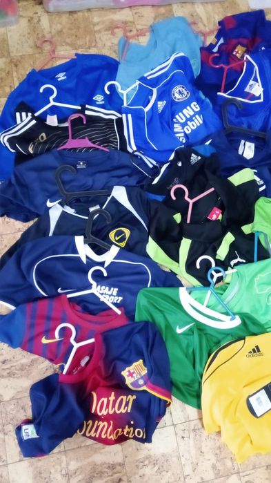 Lote (88un)de roupa desportiva/futebol