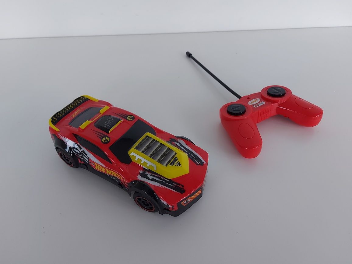 Zdalnie sterowane autko Hot Wheels Drift Rod RC