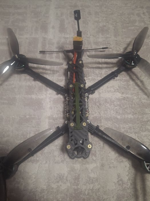 FPV дрон без батареї