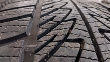 285.45.20 Goodyear ultra grip 8  dot
