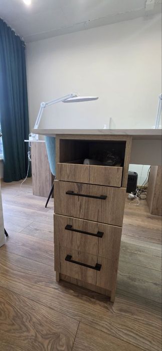 Продам стіл манікюрний