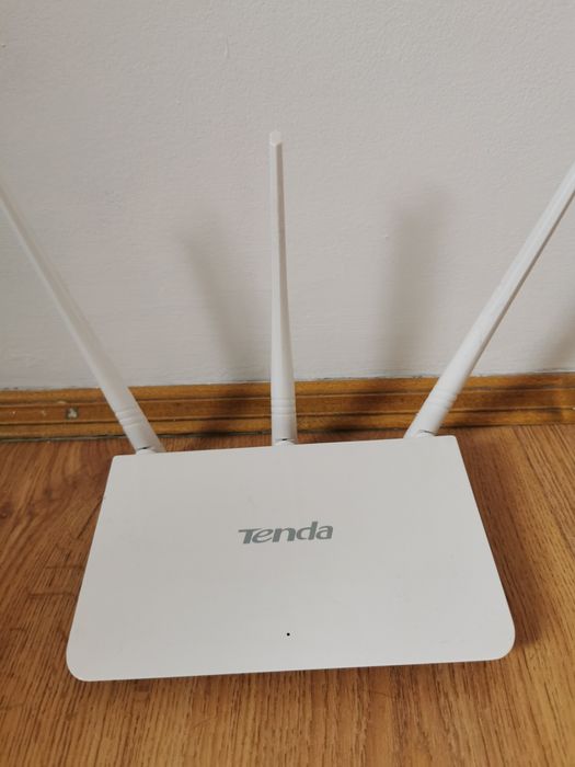 Router tenda f3