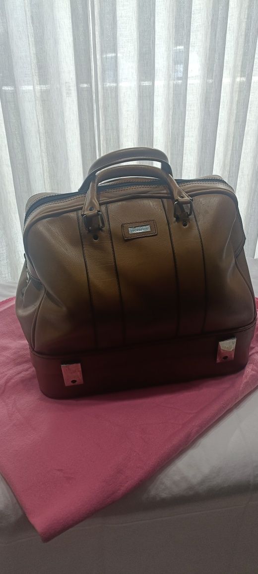 Mala vintage em pele
