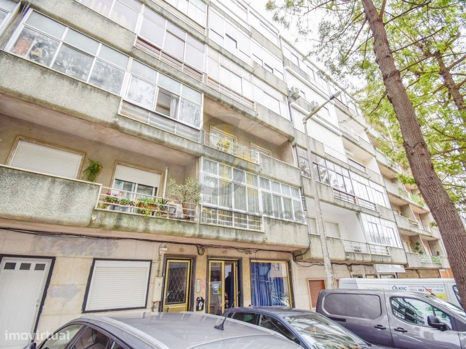 Loja com possibilidade de passar a habitação