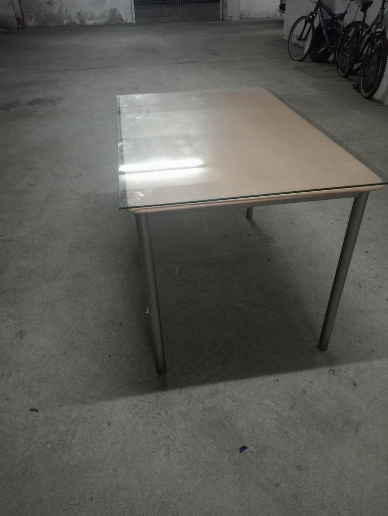Mesa de jantar com vidro