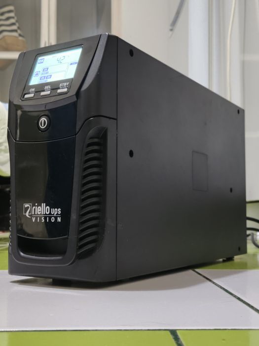 UPS VST 800 чистий синус riello vision два акумулятори