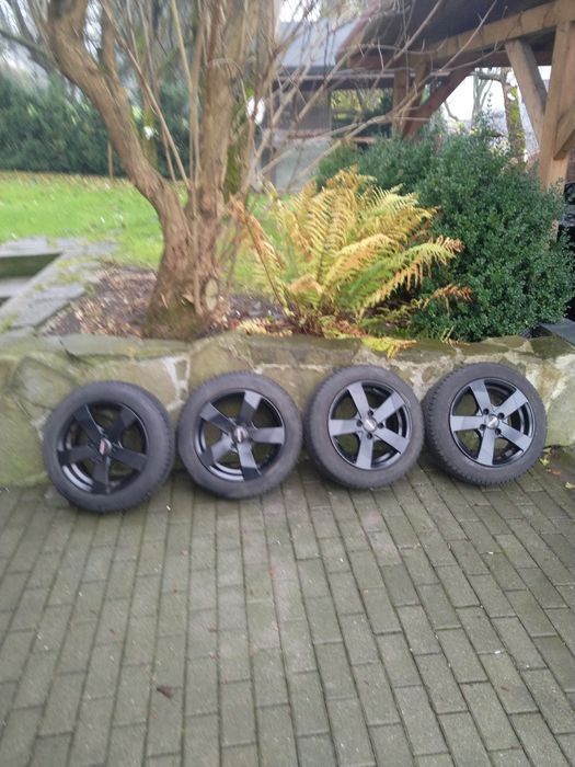 Opony zimowe na felgach aluminiowych