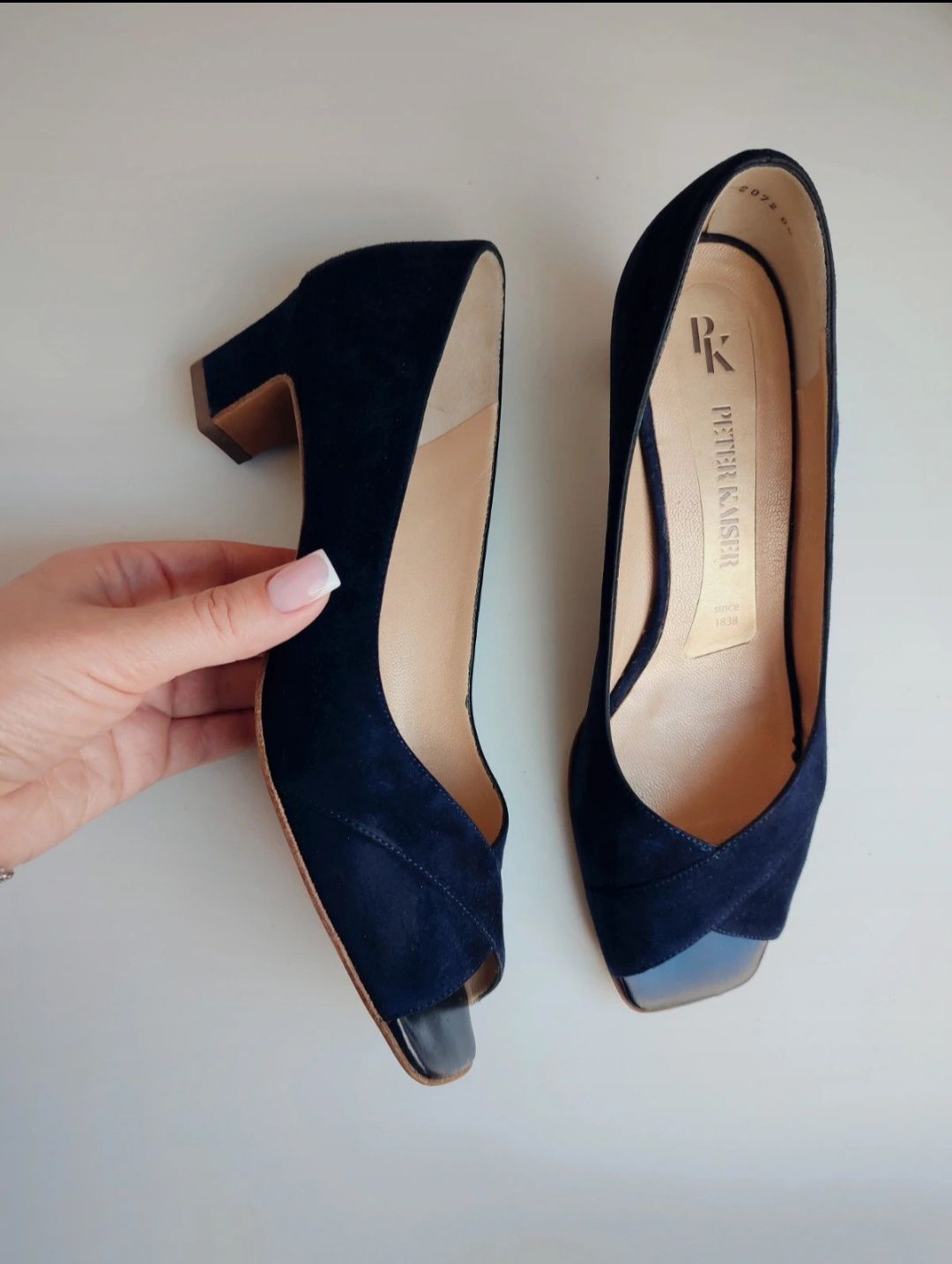 Buty na obcasie Peter Kaiser rozmiar 39 zamszowe