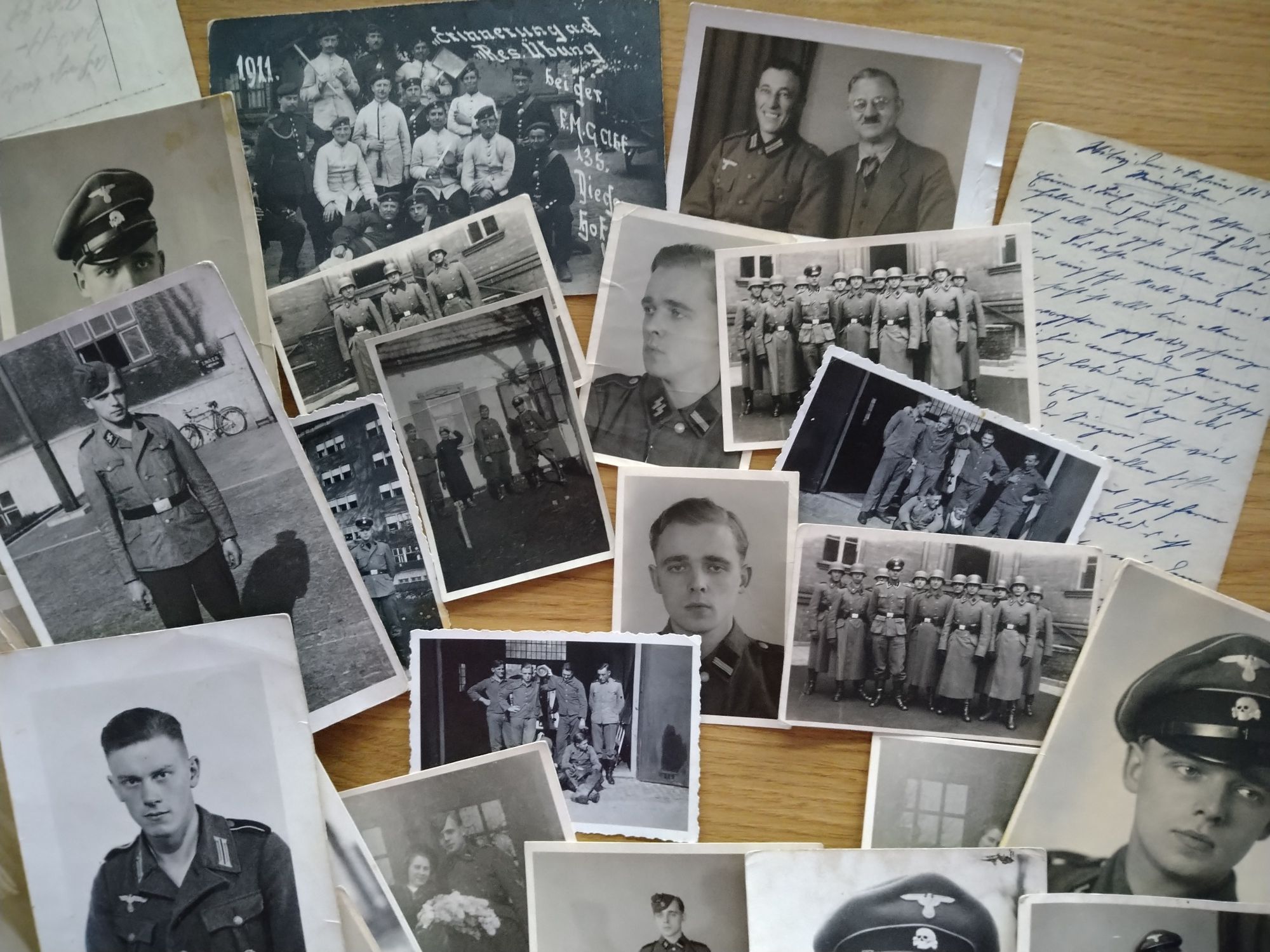Oryginalne zdjęcia i dokumenty niemieckich żołnierzy z czasów I i II w