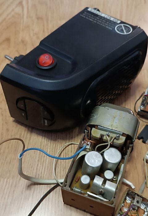 Набір резисторів плюс ліхтарик робочий заряджається від мережі, діоди.