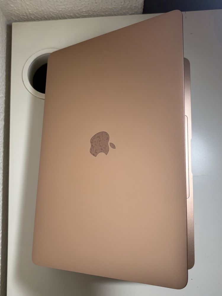 Macbook Air M1 • 256 GB SSD