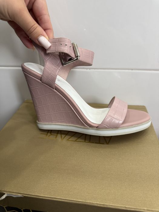 нові босоніжки (міратон, атізаре, шкіра)