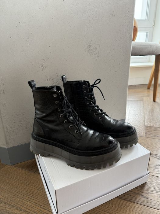 Черевики на тракторній підошві Bershka