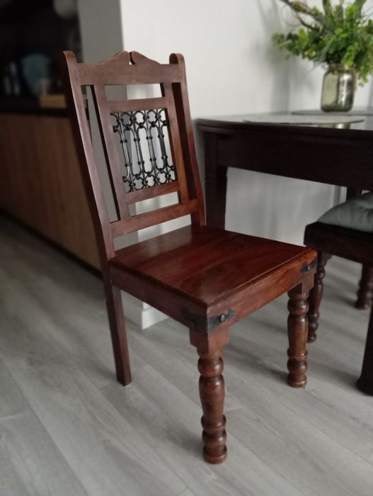 Piękne krzesła drewniane