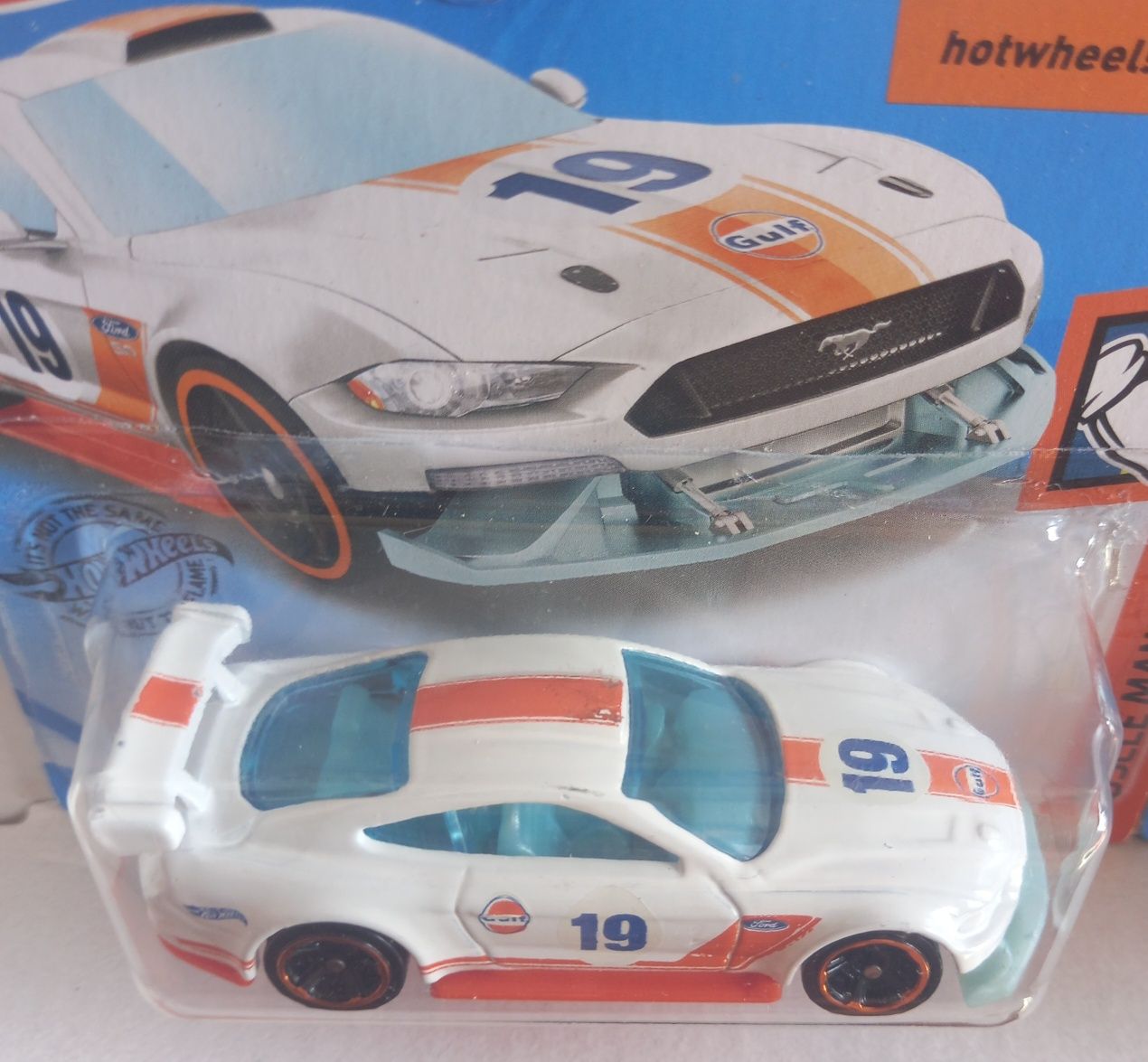 Conj 2 hot wheels custom 18 Ford Mustang GT