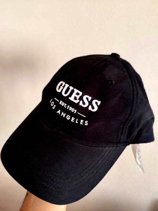 Boné original da Guess como novo! Desconto  de 50%