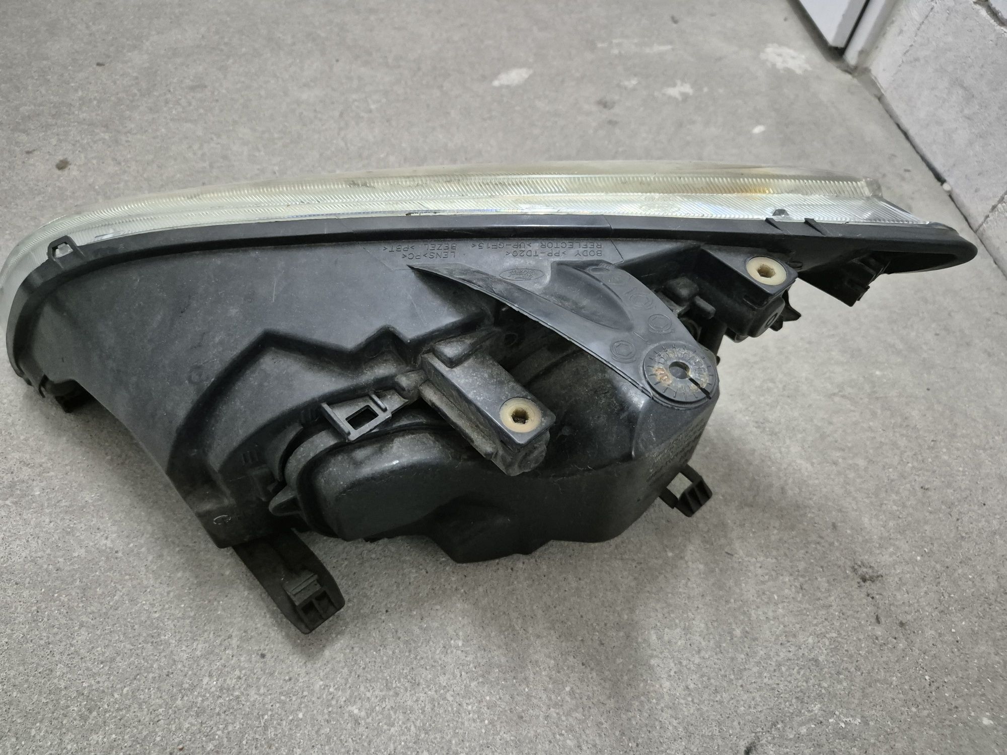 Lampa przednia prawa ford focus mk2