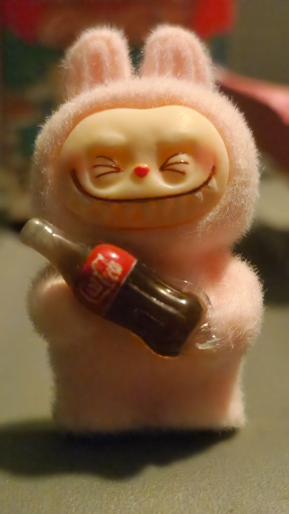 Figurka labubu pink coca-cola