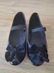 Lakierowane buty balerinki z zamszowa kokarda rozmiar 31