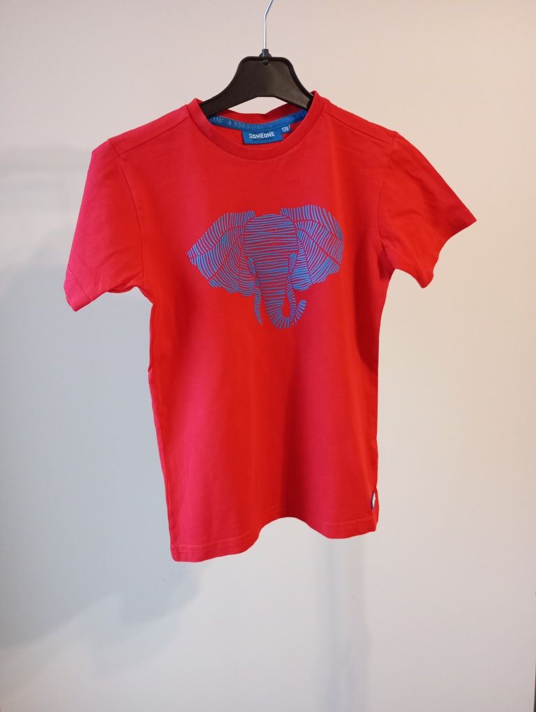 Czerwona koszulka z niebieskim słoniem r. 128 Someone