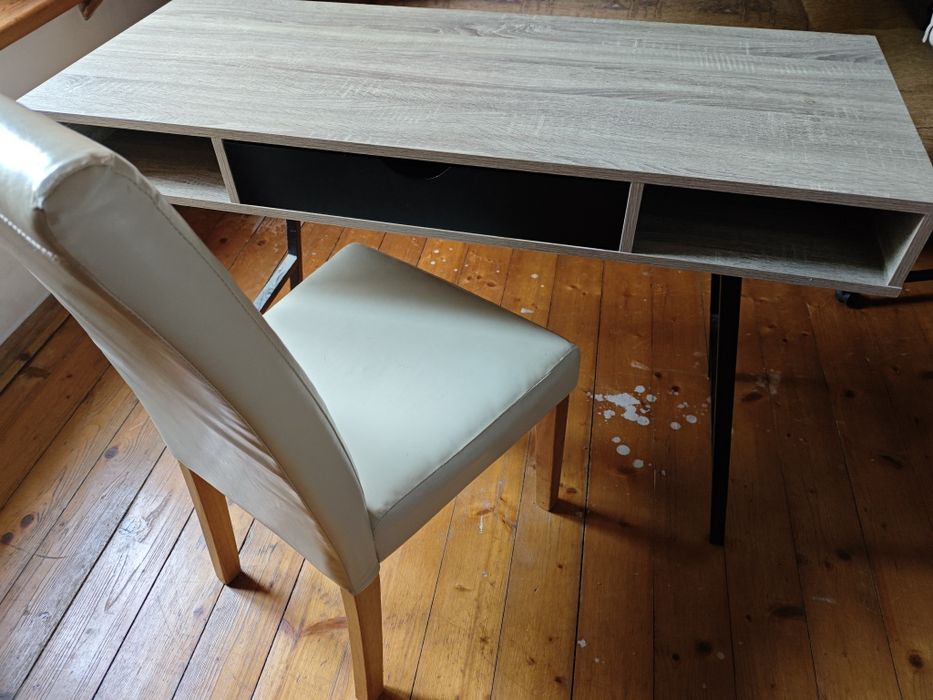 Biurko ABBETVED Jysk 
Biurko ABBETVED 48x120 kolor jasny dąb/czarny

(