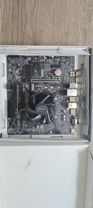 Zestaw płyta główna MSI h510m pro + procesor i3 10105 + ram

i3 10105