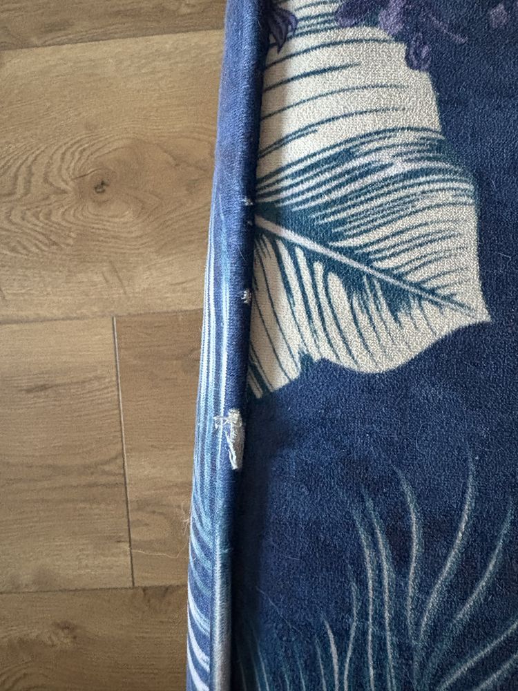Fotel uszak granatowy print kwiaty ptaki