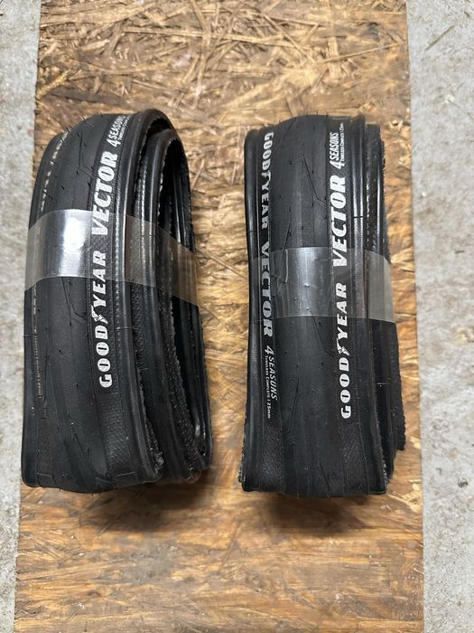 Opony szosowe Goodyear Vector 4 Seasons