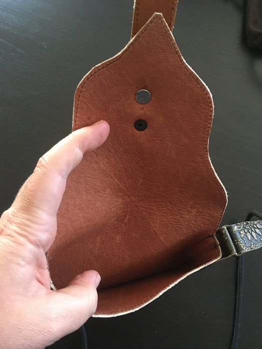 Bolsa etnica, em couro, nova