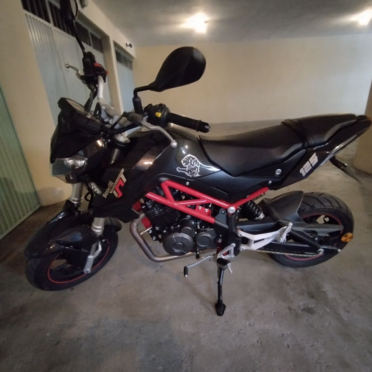 Moto 125 Benelli TNT