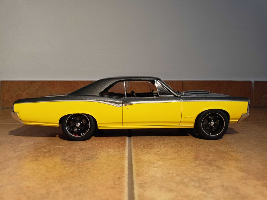 Pontiac GTO Restomod 1966 model w skali 1:18 ACME/otwierane elementy