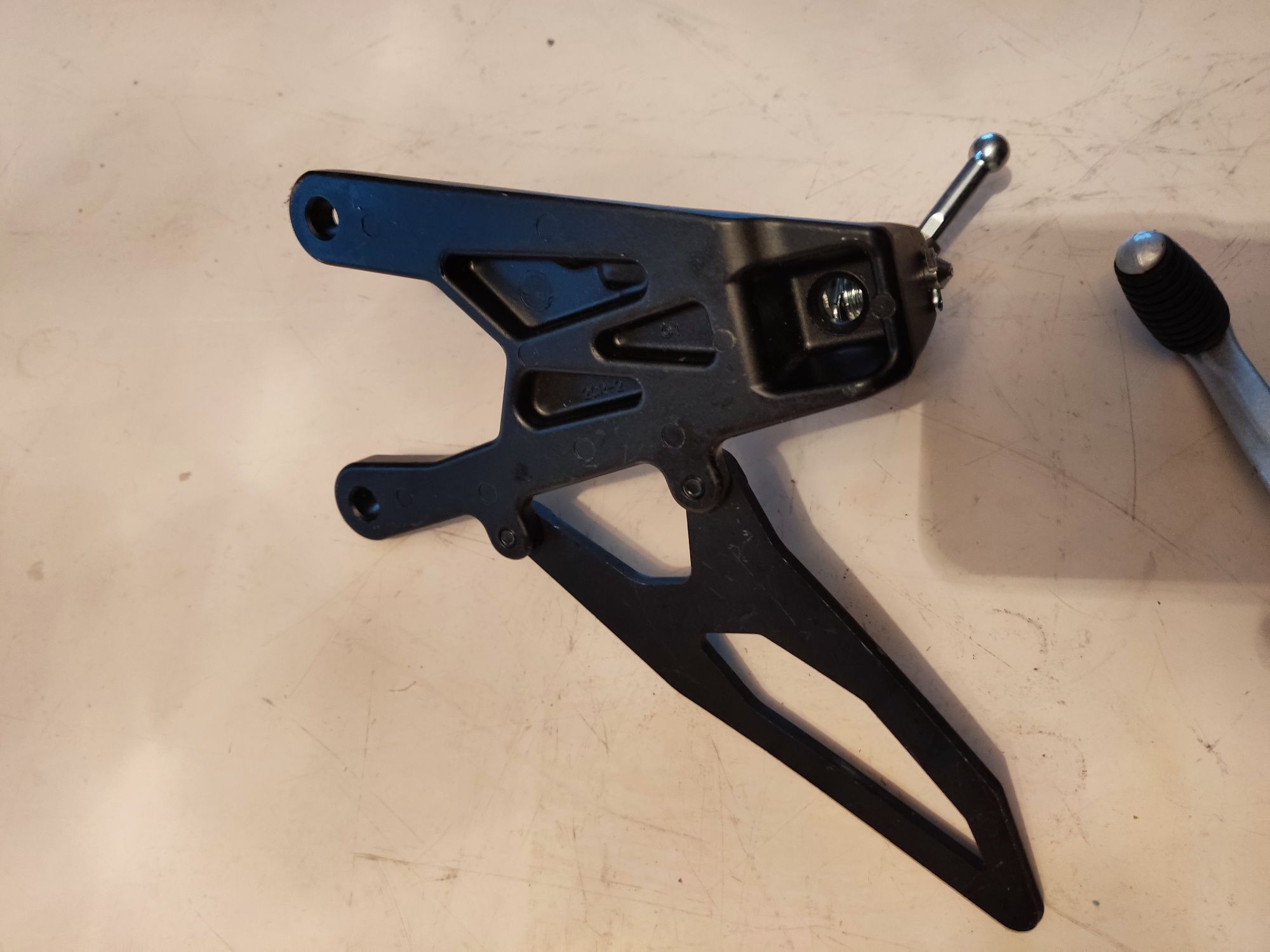 Yamaha R1 RN32 65 R1M set podnóżek kierowcy