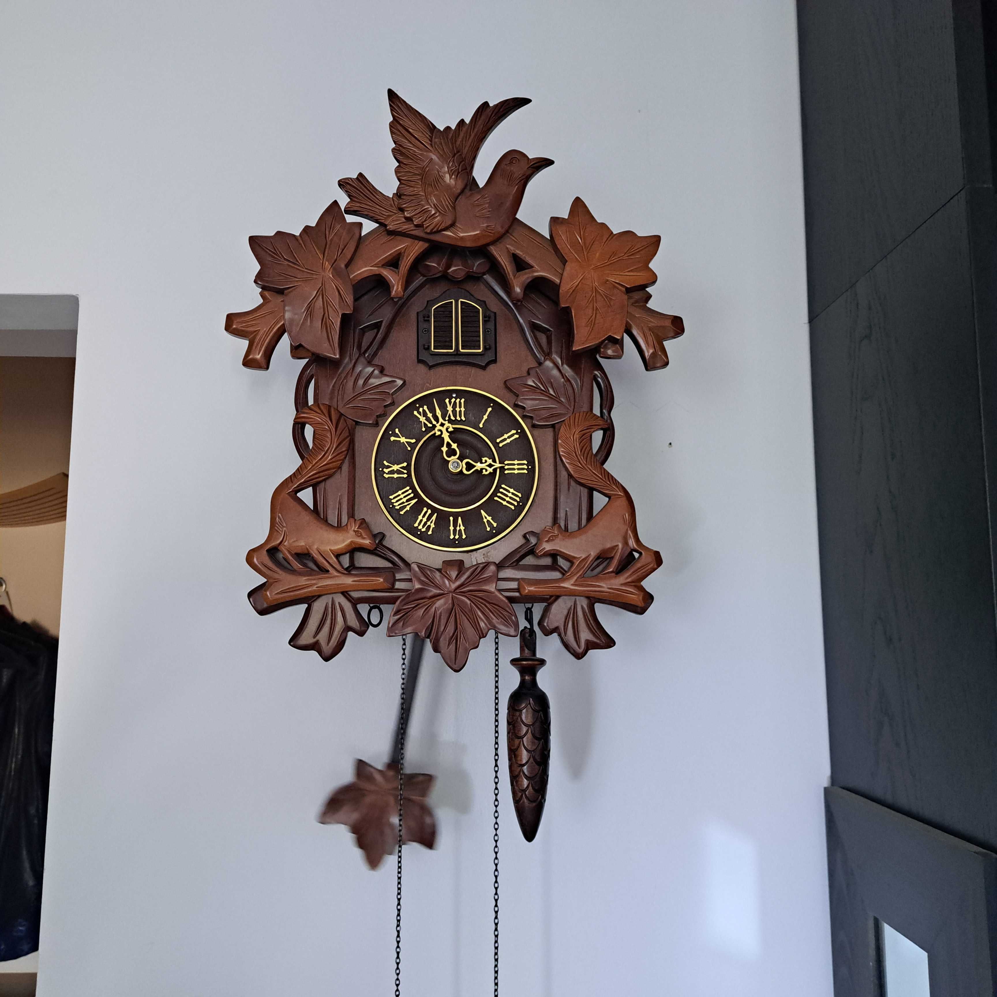 Zegar drewniany z kukułką -niepunktalna kukułka.