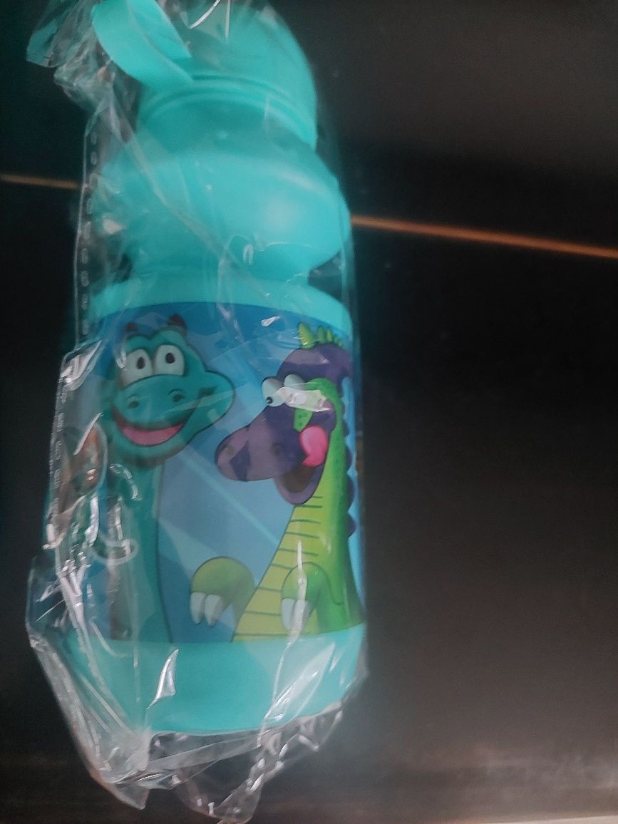 Pojemnik śniadaniowy i bidon z dinozaurami do szkoly