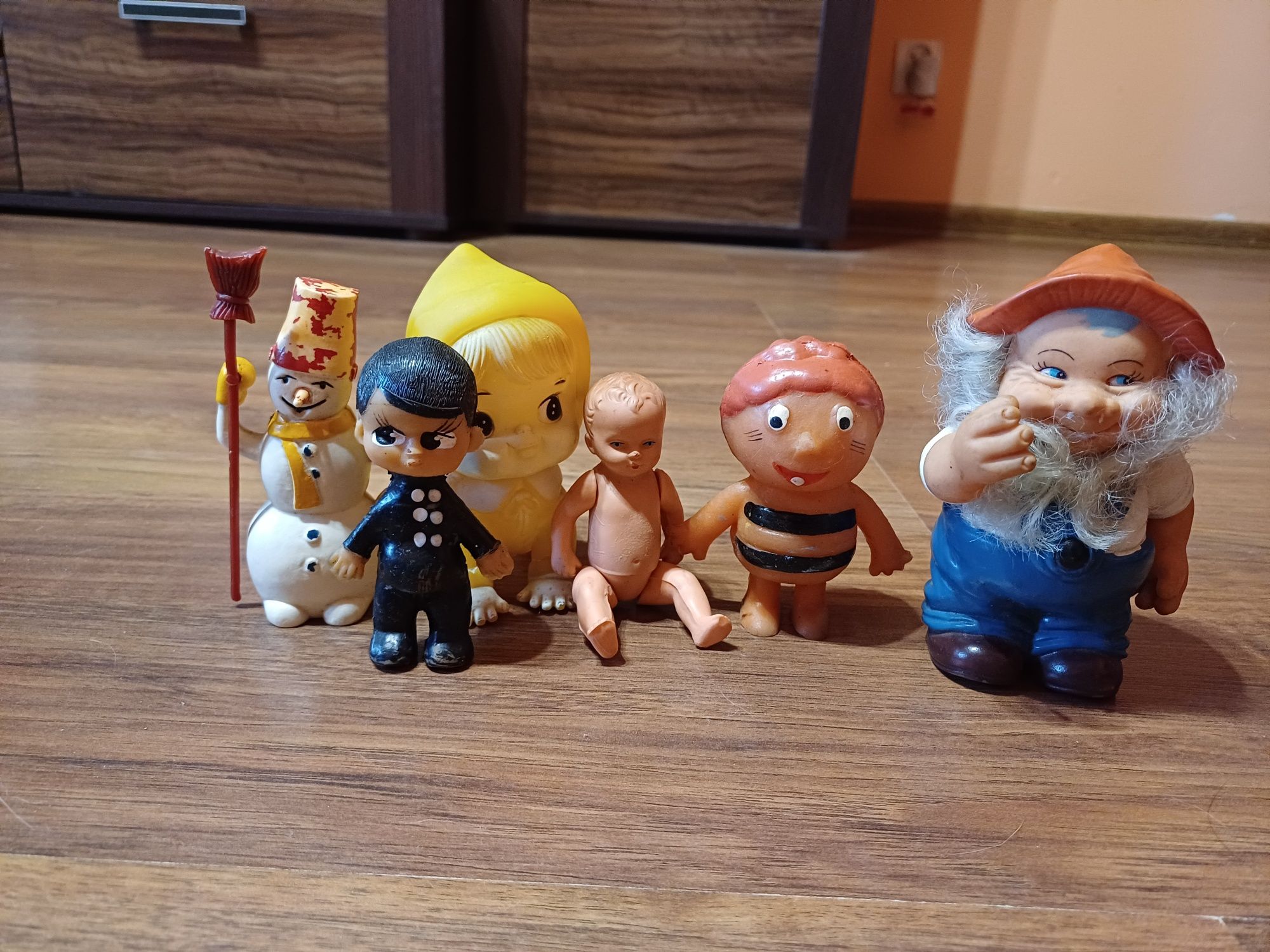 Zabawki prl i figurki z lat 2000