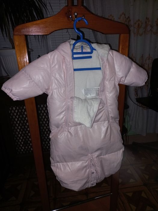 Продаю зимний пуховой конверт для девочки,  размер 62.