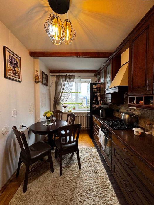Продаж 3-кімнатної квартири у Сихові, вул. Чукаріна, 18
