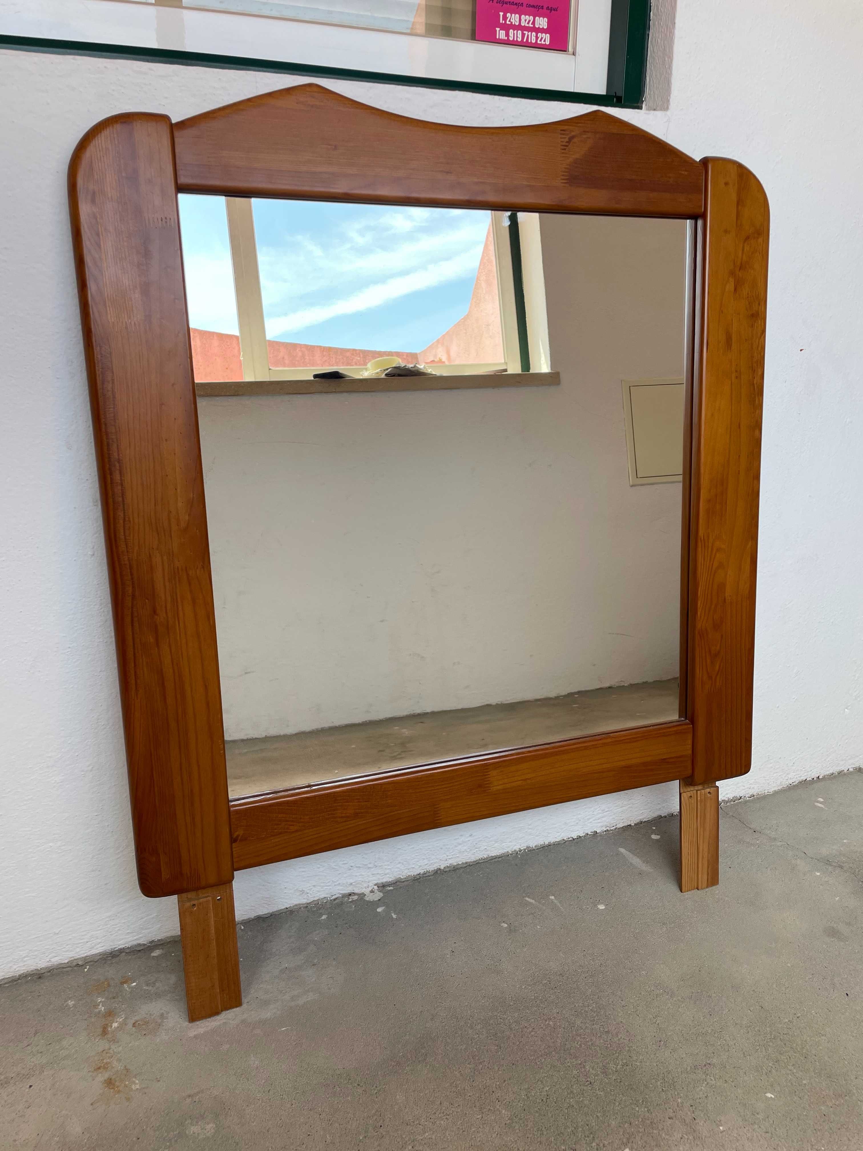 Espelho de madeira para quarto