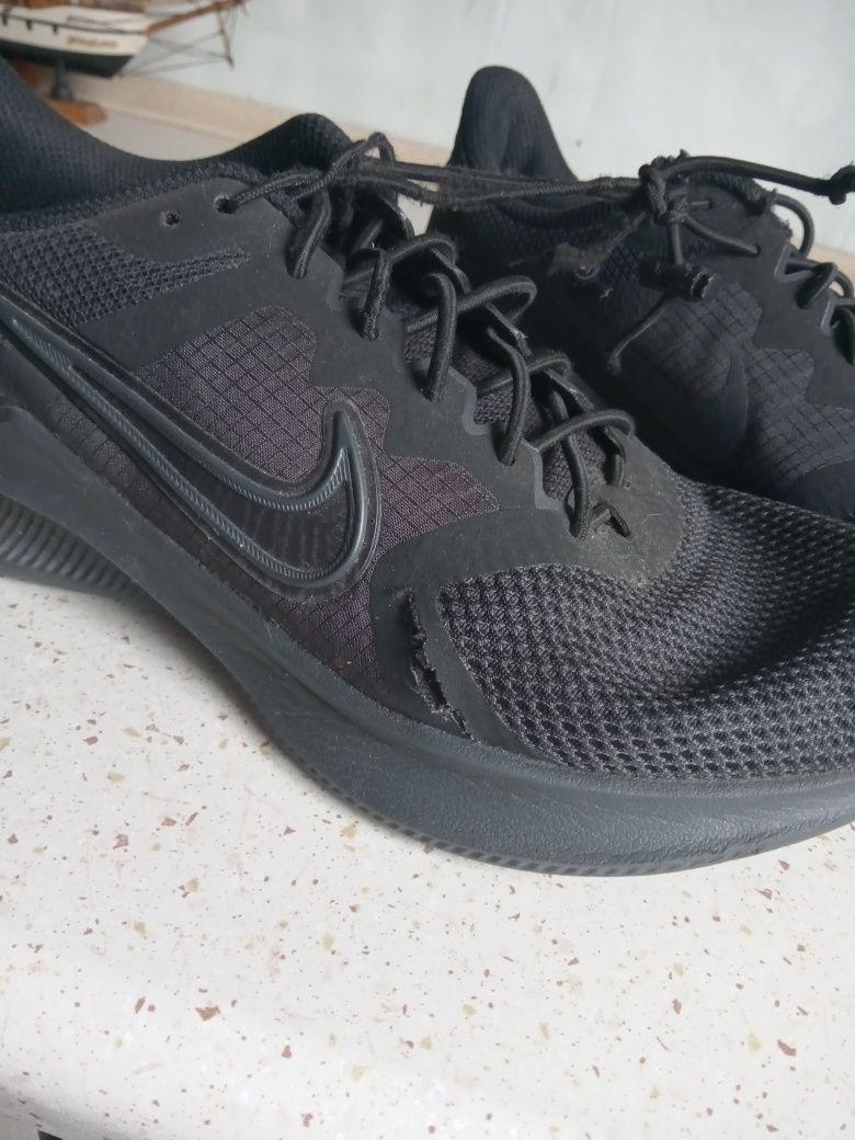 Buty Nike używane uszkodzone rozmiar 39
