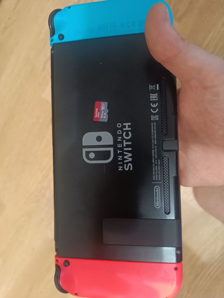 Zestaw Nintendo switch v2 z kartą pamięci+neogrip