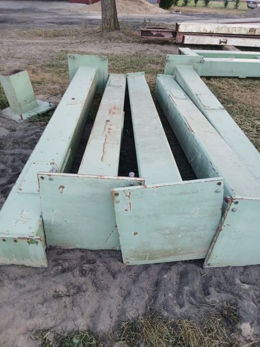 Słupy metalowe do wiaty/hali