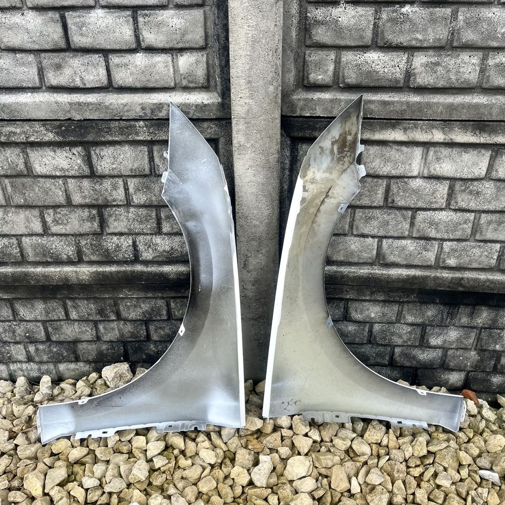 Blotnik przedni prawy LF9E bialy Skoda Octavia 4 IV 5E3 19- oryginal