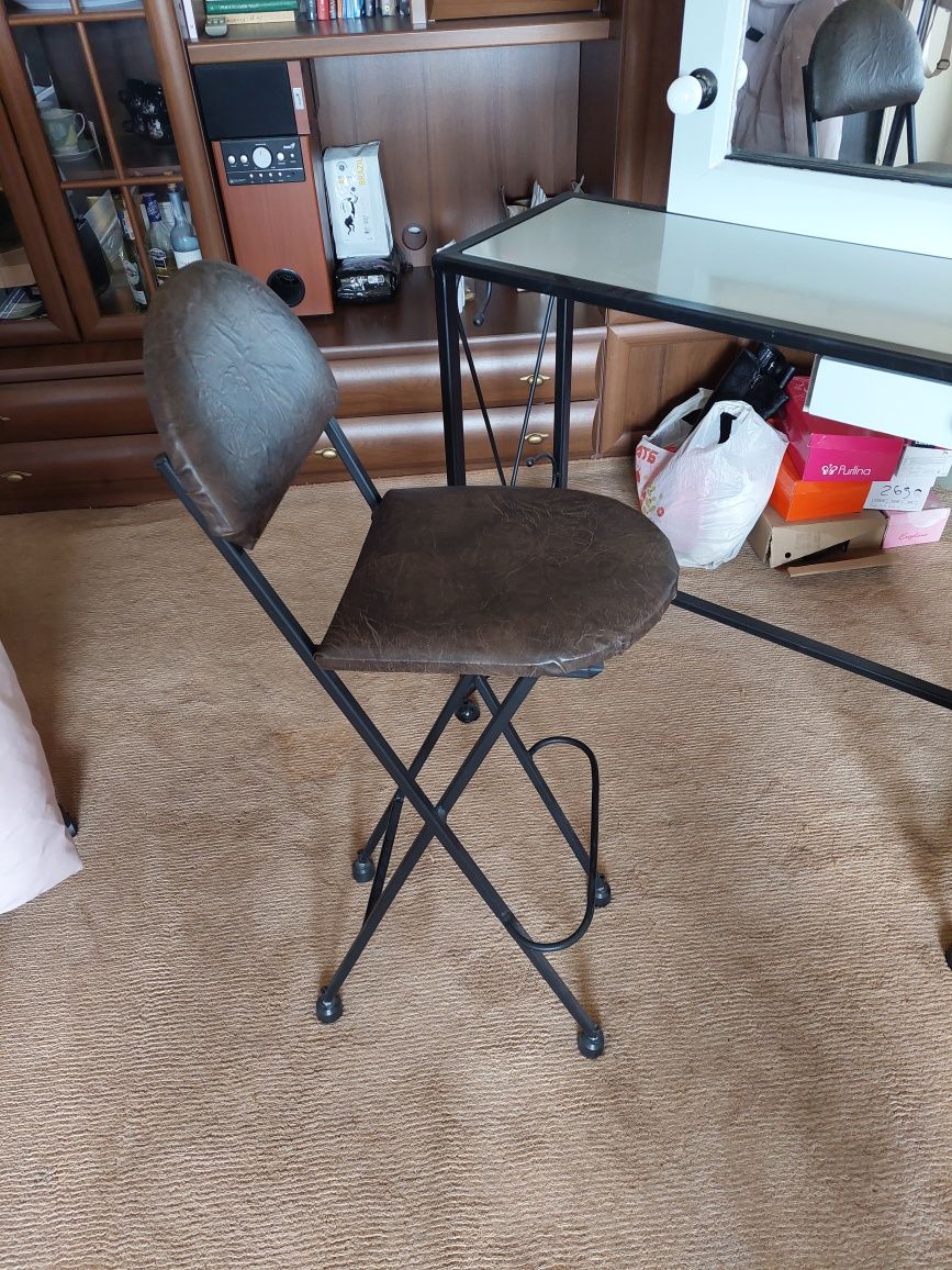 Стол и стул для макияжа