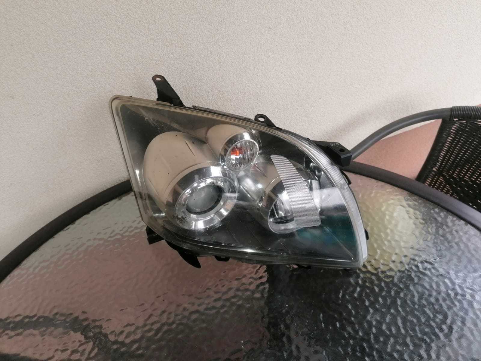 Lampa reflektor toyota Avensis prawa i lewa anglik