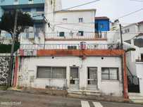 Edifício c/ 2 Apartamentos T3 e espaço comercial - Covilhã